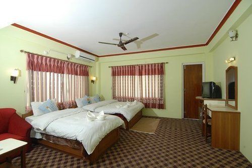 Hotel Lake House Pokhara Ngoại thất bức ảnh